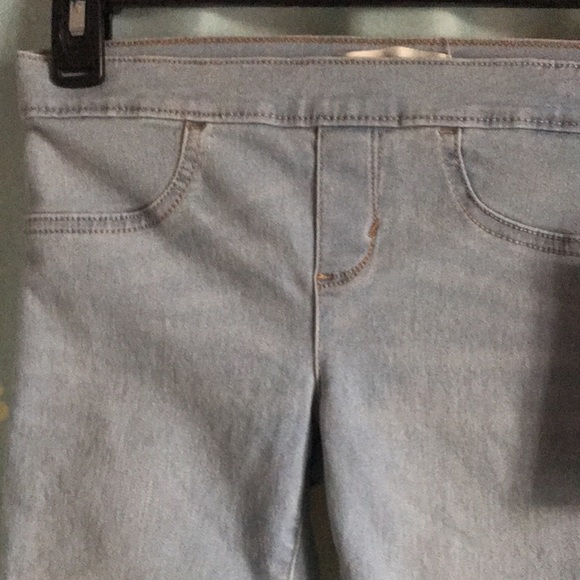 Levi’s girl’s mid rise midi shorts - Picture 3 of 7